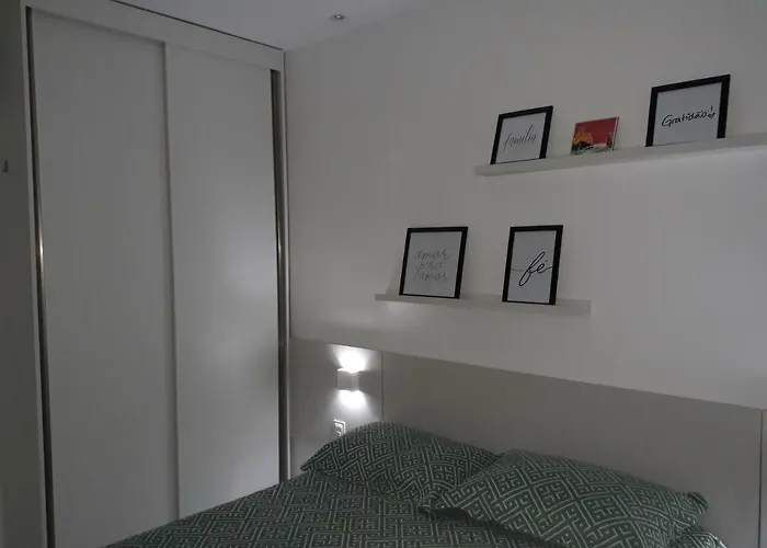 - Muro Alto Condomínio Clube